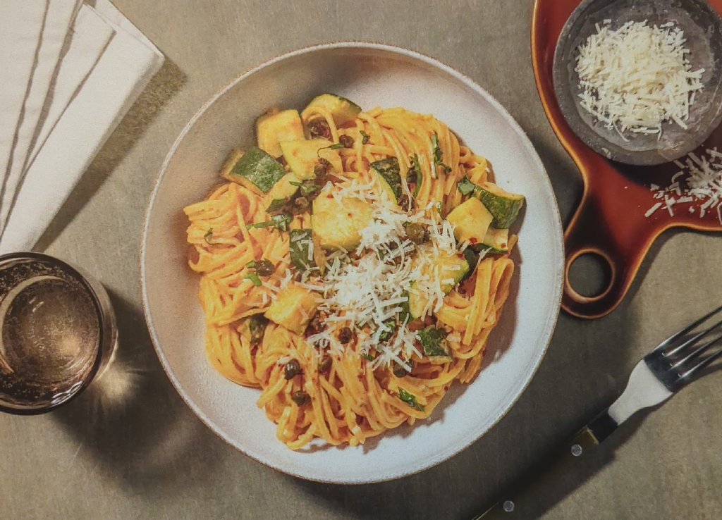 Linguine Calabreae mit scharfen Kapern, Zucchini und Pesto-Sahne-Soße