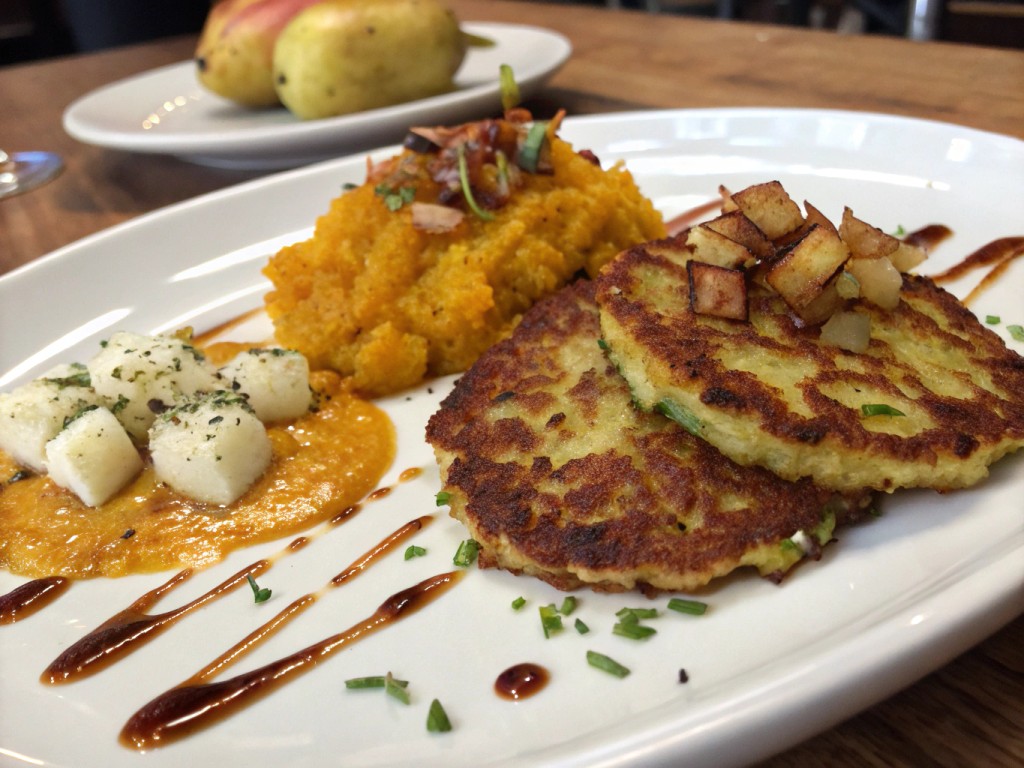 herbstliche Kartoffelpuffer mit Kürbis dazu Apfel‑Kürbismus, Kürbispuffer