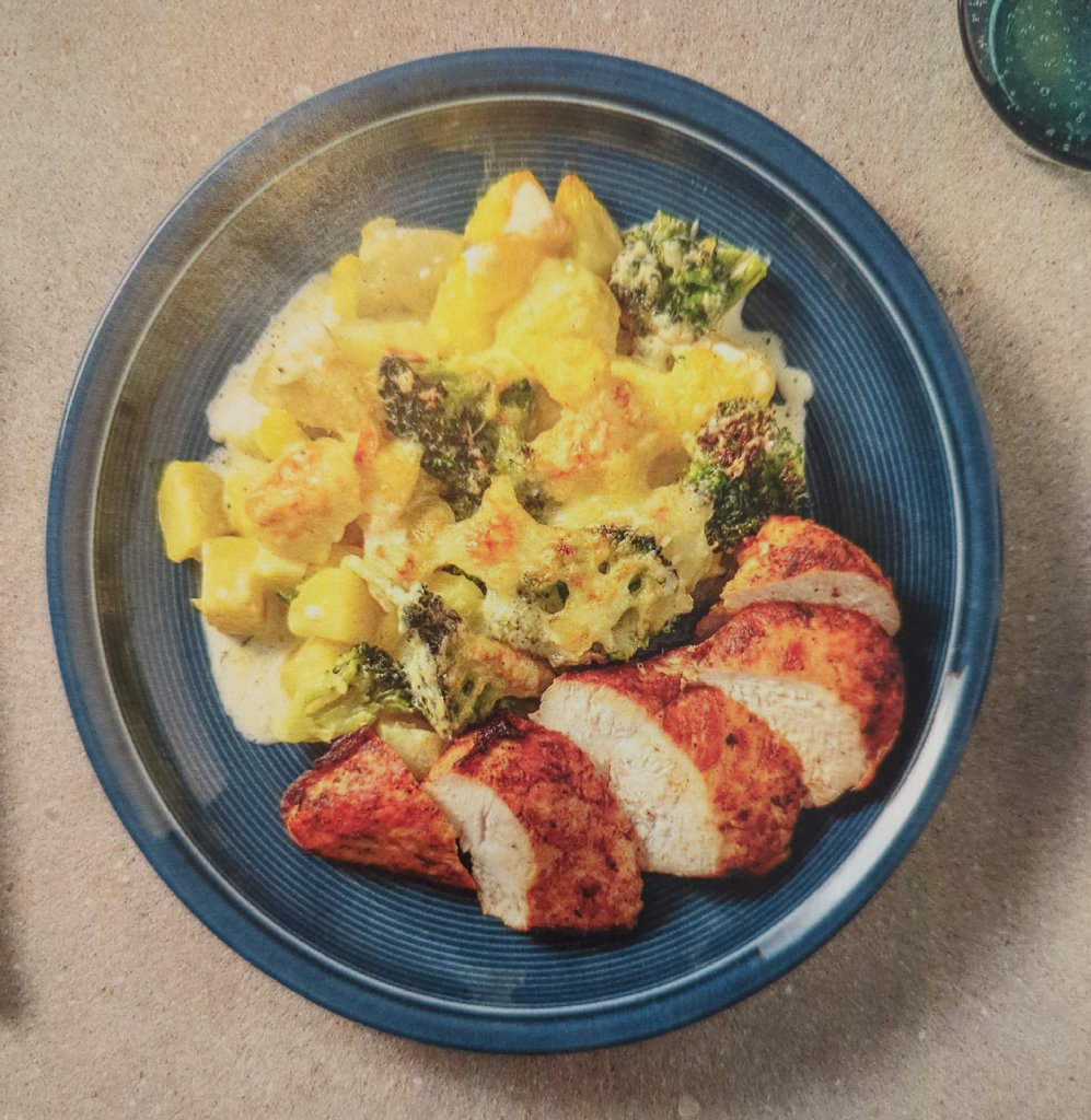 Hähnchen mit cremigem Auflauf aus Kartoffeln, Brokkoli und Kohlrabi 
