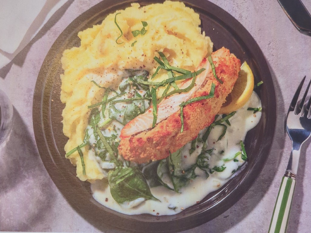 Lachsfilet mit Senfkruste, Zitronen‑Spinat‑Soße und Kartoffelstampf