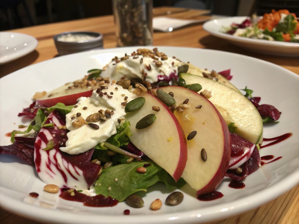 Radicchio‑Apfel‑Salat mit Sojaquark‑Dressing
