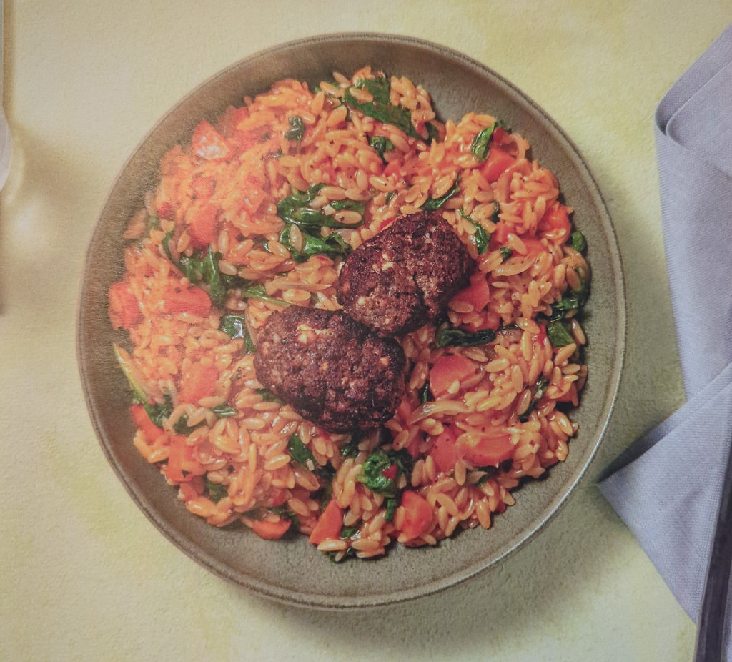 Bifteki mit Hirtenkäse auf Orzotto