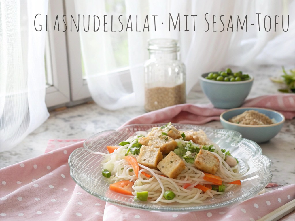 Glasnudelsalat mit Sesam-Tofu