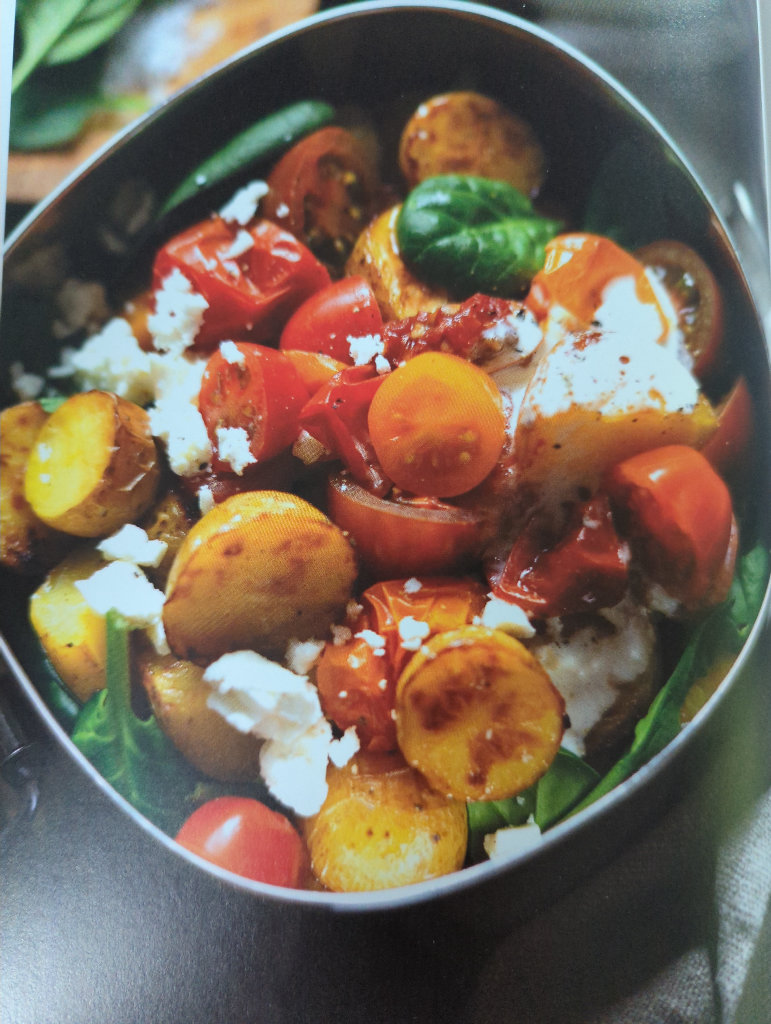 Veggie Power Bowl mit grüner Sauce